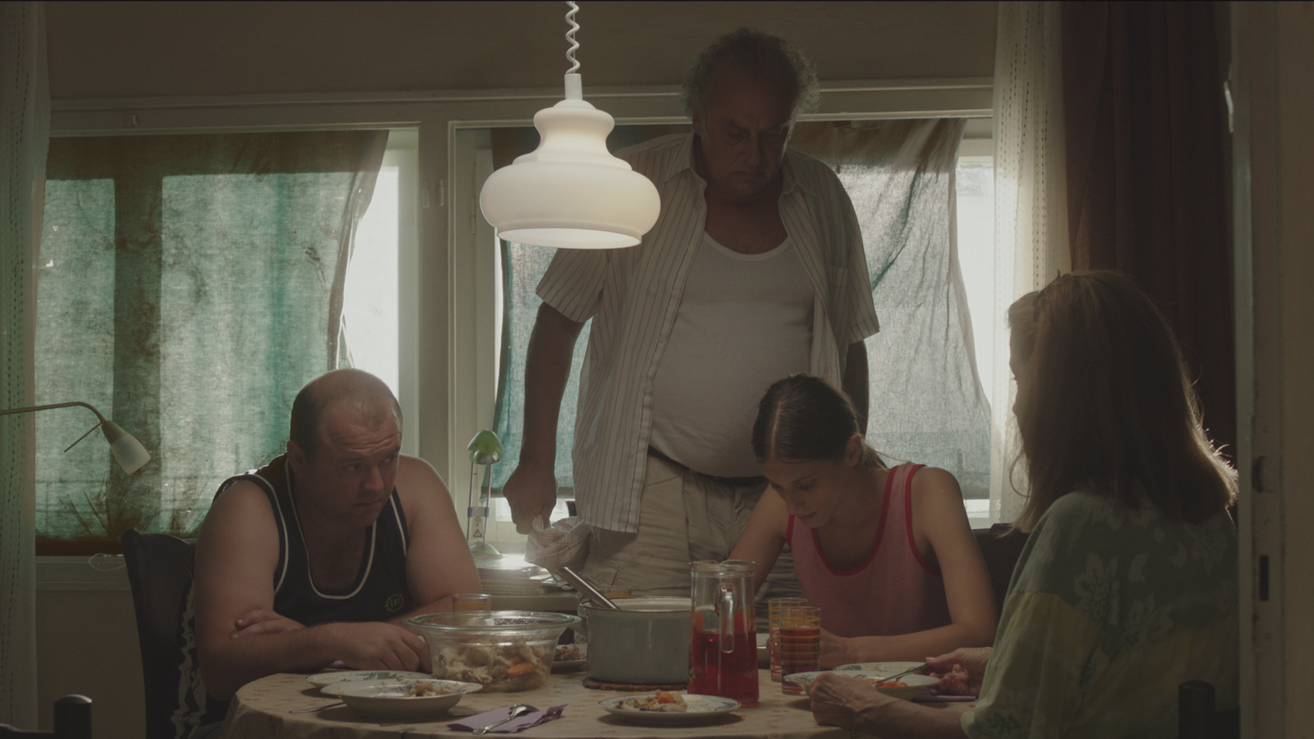 Ne gledaj mi u pijat